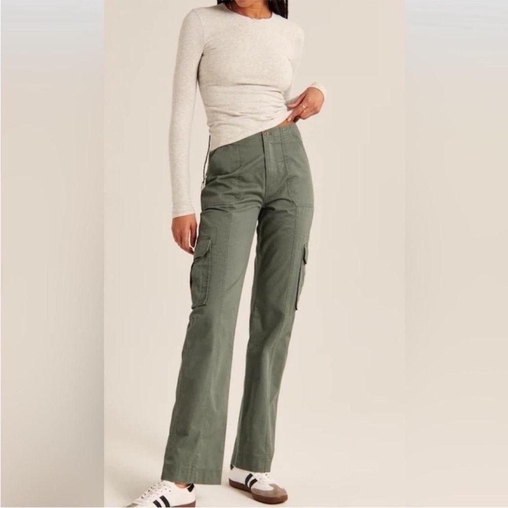 Abercrombie & Fitch Women’s Green Cargo Pants (Short)